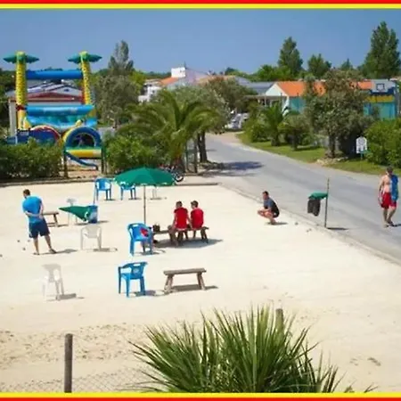 Dom wakacyjny Paradis Familial Avec Piscine A